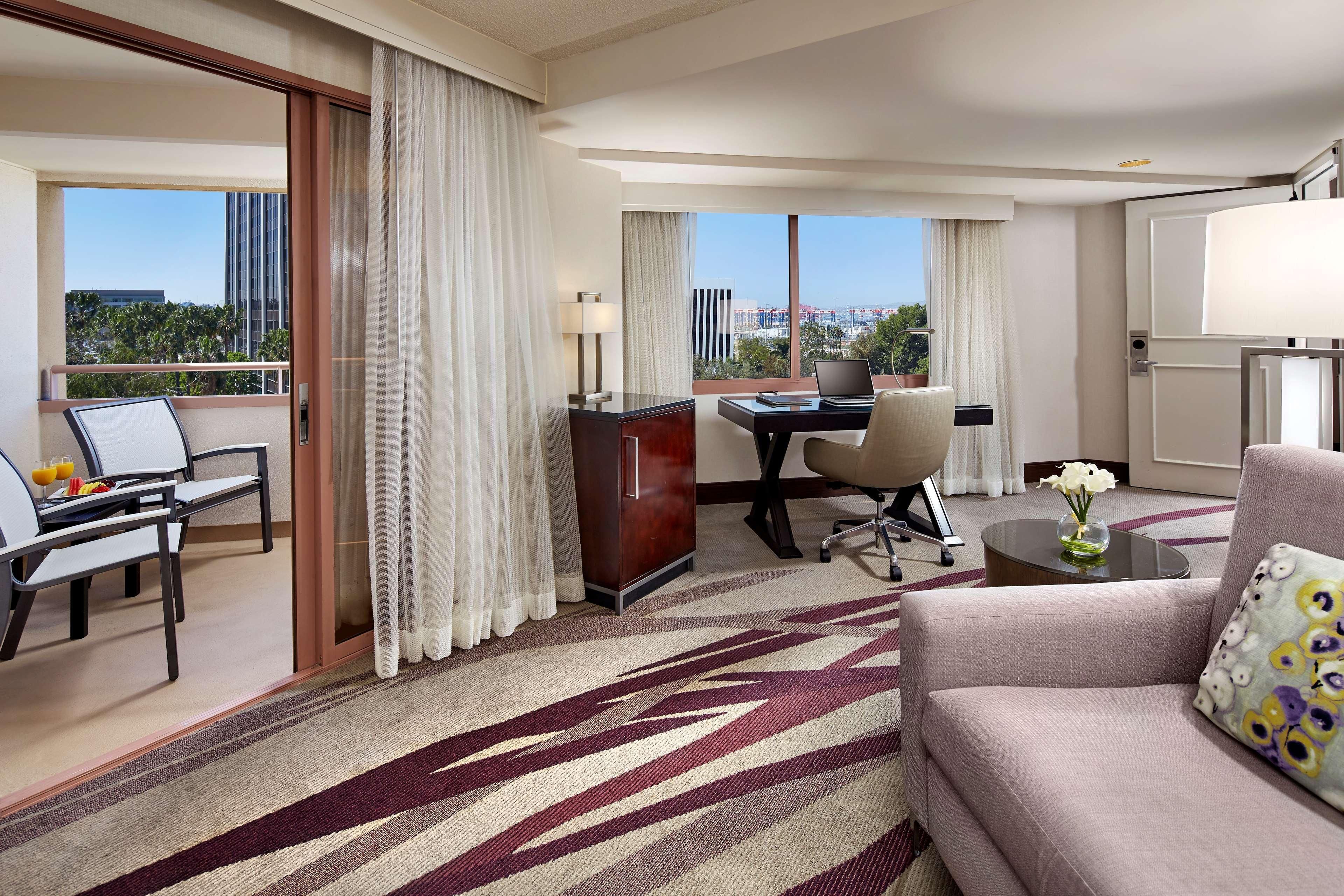 Hilton Long Beach Hotel מראה חיצוני תמונה